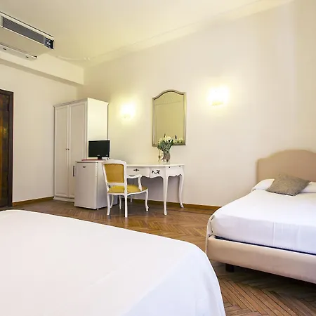 Trinita Dei Monti Hotel