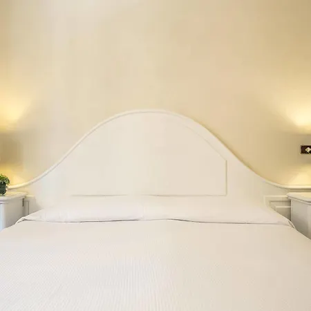 Hotel Trinita Dei Monti 3*