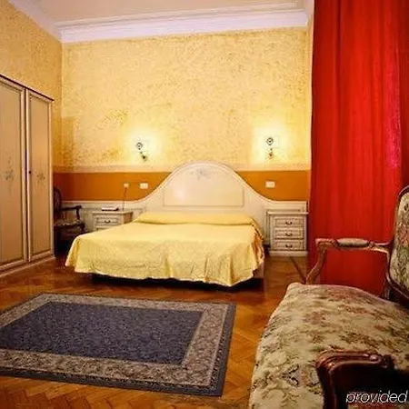 Trinita Dei Monti Hotel