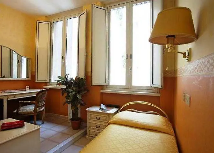 Hotel Trinita Dei Monti 3*