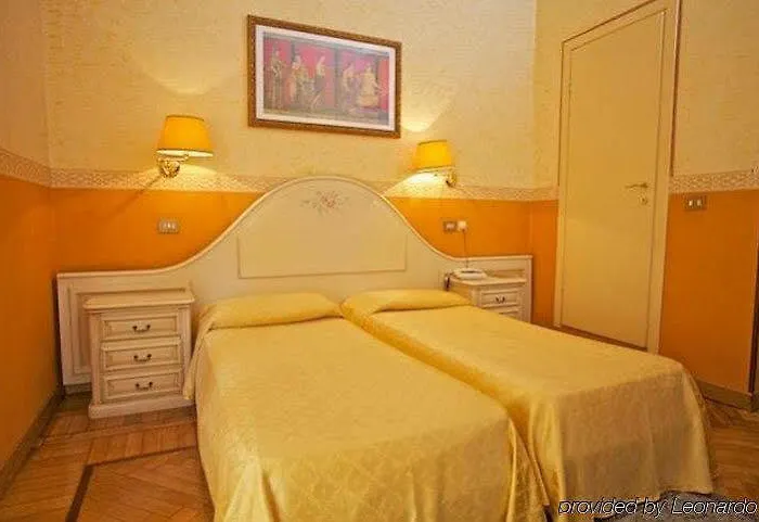 Hotel Trinita Dei Monti 3*